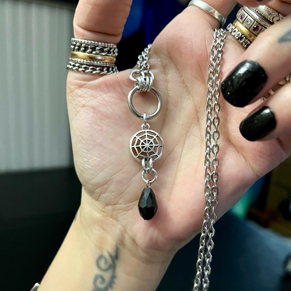 π΄ stainless steel chain silver plated spider web charm with dangly black stone - Picture 7 of 9